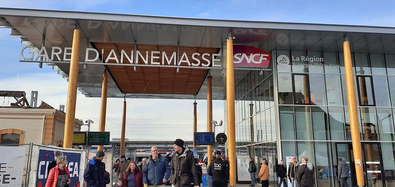 La gare d'Annemasse rénovée, côté français de l'agglomération, desservie par le Léman Express
